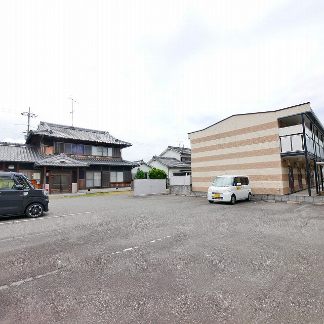レオパレスＫＩＺＵＧＡＷＡの駐車場