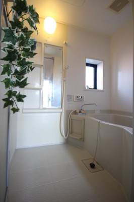 【浴室】 | ファミールハイツこもりの | お風呂で日々の疲れを落としましょう