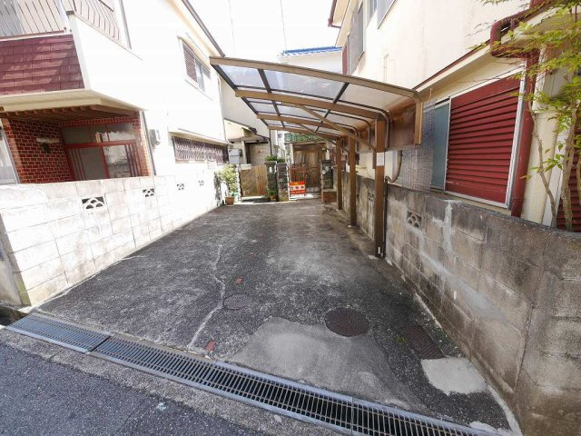 鈴蘭台西町３丁目戸建の駐車場|軽自動車限定
