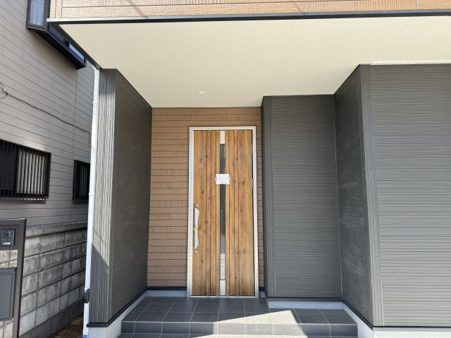 三郷市高州１丁目新築戸建【高州東小学校：9分】のエントランス|エントランス・玄関ポーチ