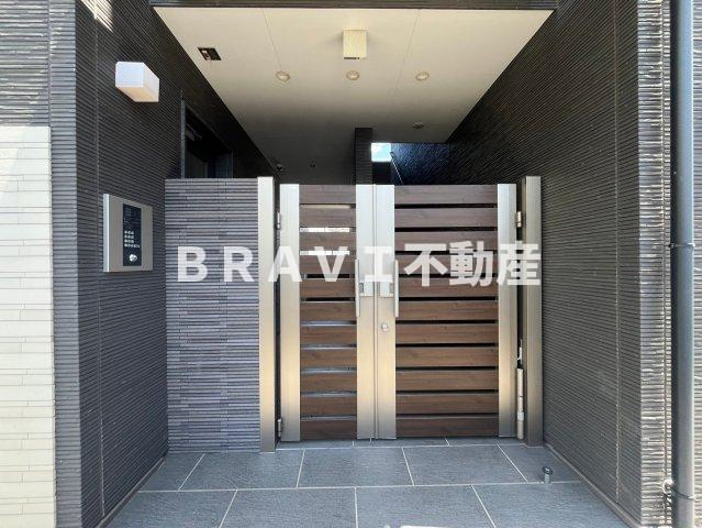 REVITA　KYOBASHI（レヴィータ京橋）のエントランス|毎日通るエントランスはこのようになっています