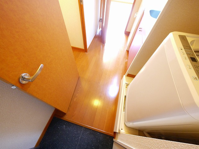 レオパレスエスペランサの玄関|ゆったりとした玄関です