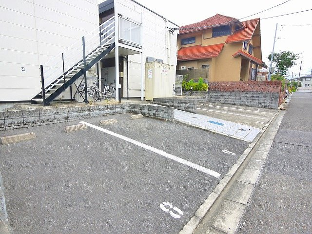 レオパレスエスペランサの駐車場|駐車場に車を止められます