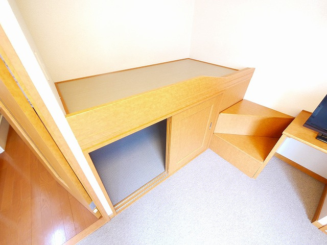 レオパレスエスペランサの寝室|広くて明るい寝室