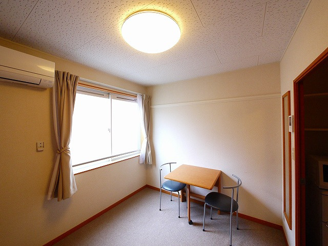 レオパレスエスペランサの内装|明るい室内です