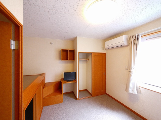 レオパレスエスペランサの居間・リビング|ゆったり過ごせるリビングです