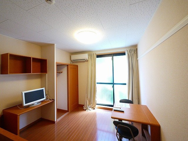 レオパレスブラッサム木津の居間・リビング