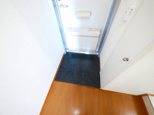 レオパレスブラッサム木津の玄関