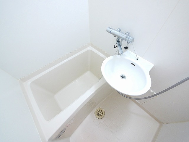 レオパレスブラッサム木津の浴室