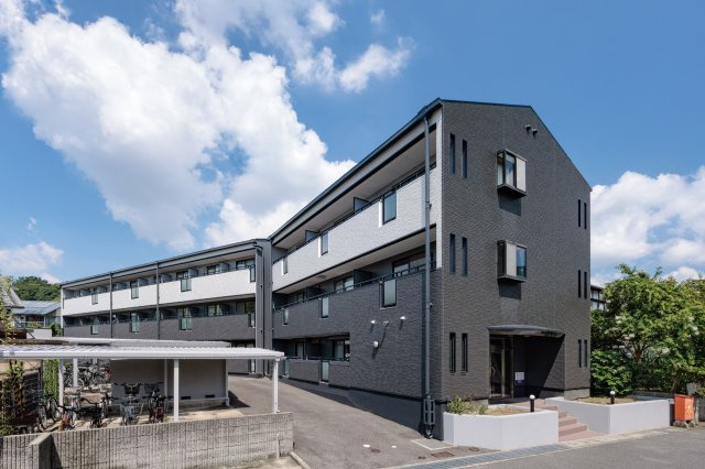 大学生協指定学生会館　グラン・シャリオ村上の外観