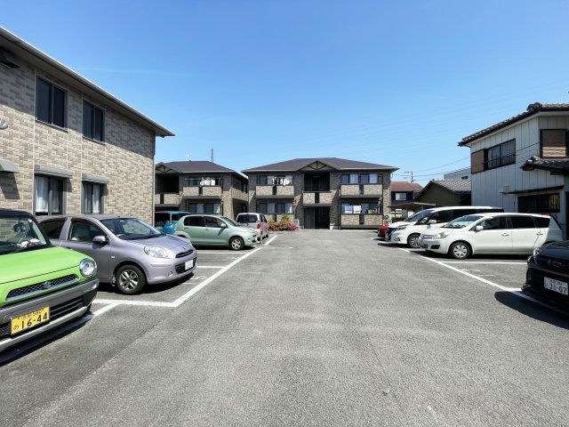 デュレ・ボナール C棟の駐車場