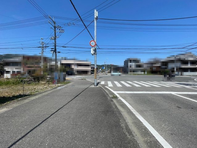 土佐市高岡町乙　売地の前面道路含む現地写真