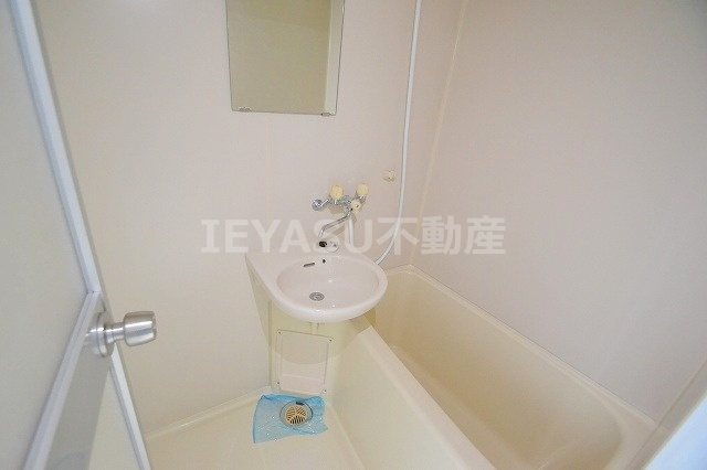 ヴェルマーレ中広の浴室|別号室の写真になります