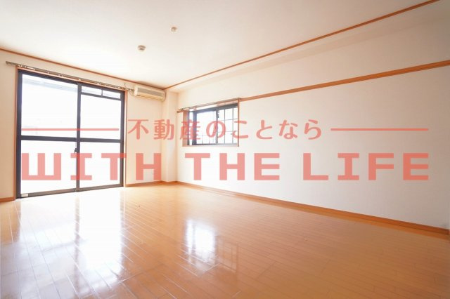 エミネンス津福【キャッシュバック対象】の居間・リビング|使いやすい居間です