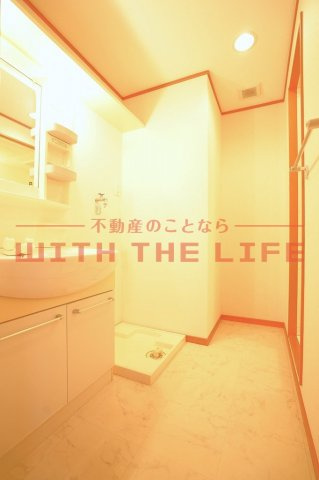 エミネンス津福【キャッシュバック対象】の洗面所|ゆったりとスペースのある洗面所