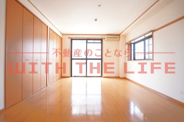 エミネンス津福【キャッシュバック対象】の居間・リビング|こちらの居間で趣味の時間をお楽しみください