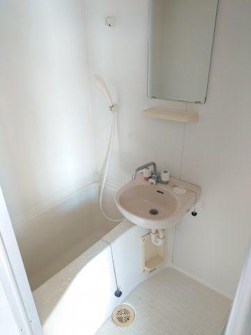 ルミエールUOZAKIの浴室|ゆったり過ごせるお風呂です