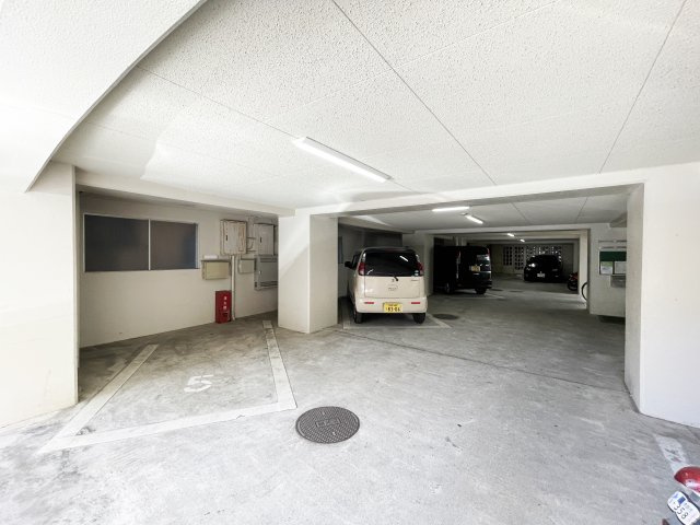 徳島市中通町２丁目の一棟マンションの駐車場