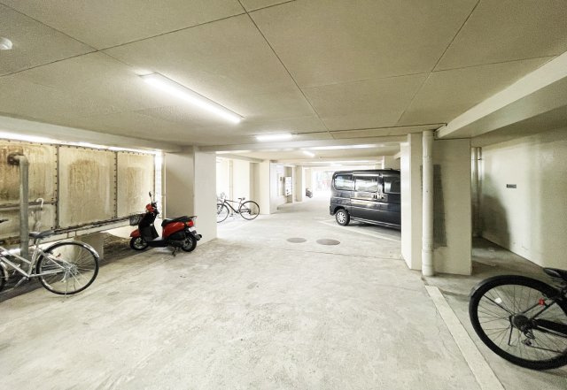 徳島市中通町２丁目の一棟マンションの駐車場