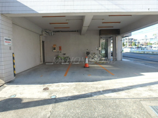 【駐車場】 | 屋根付駐車場