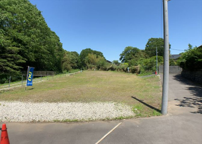 【外観】 | 上荻野売地 | 土地を買う際、住む地域の自治体や福祉の補助制度にも注目してみましょう。子供や老人の医療補助やゴミ出しのルールなど、自治体によってルールに大きな違いがあるため、暮らしやすい土地で判断するとよいでしょう。