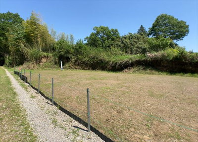 【外観】 | 上荻野売地 | 土地購入を検討されている場合、境界杭がない状態で購入してしまうと境界確定測量をする必要があり、費用がかかります。購入の前に、売主、隣土地所有者立ち合いのもと境界を確定し境界杭を設置するのがベストです。