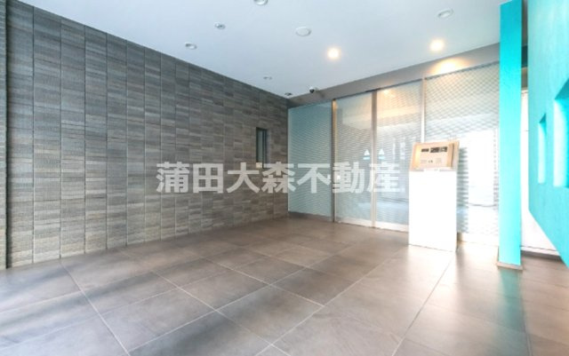スカイコート蒲田ガーデンのエントランス|防犯カメラTVモニター付オートロック宅配BOXメールBOX管理人有　エントランス　