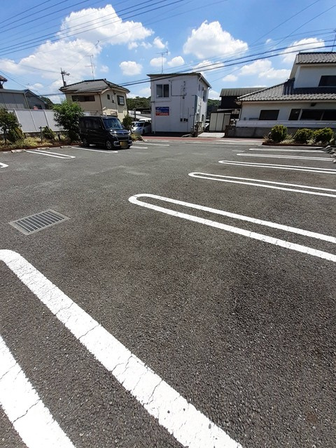 リリーガーデンの駐車場
