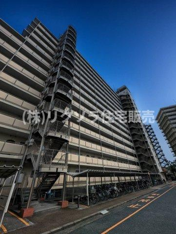 寝屋川サンハイツB棟の外観|新しい生活にいかがでしょうか？外観はお住まいの顔になります。こだわりたいポイントですね。水回りリフォームやリノベーションも承ってます。
■現地見学・資金計画相談・住宅ローン相談もお問合せ受付中■