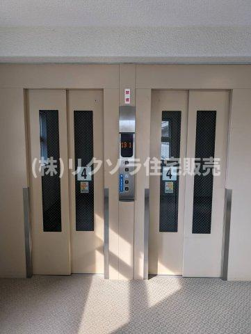 寝屋川サンハイツB棟のその他共用部分|エレベーター二基
■物件内覧・資金計画相談・住宅ローン相談、リフォーム相談、お問合せ受付中■
※当日・翌日のご内覧、ご相談はお電話でのお問合せがスムーズです！