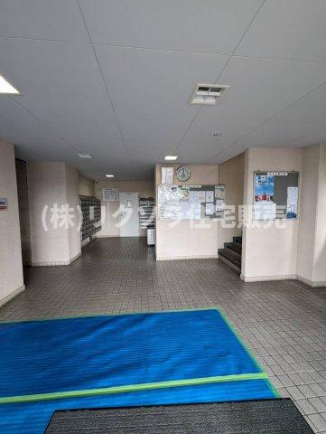 寝屋川サンハイツB棟のエントランス|エントランス内部
■物件内覧・資金計画相談・住宅ローン相談、リフォーム相談、お問合せ受付中■
※当日・翌日のご内覧、ご相談はお電話でのお問合せがスムーズです！