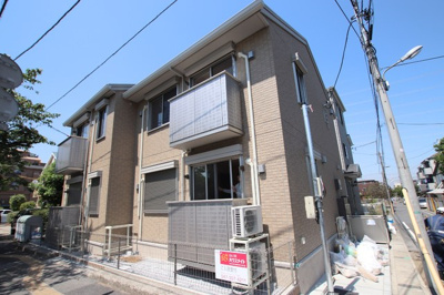 地上2階建て軽量鉄骨アパート