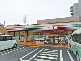 セブンイレブン 足立六町１丁目店まで130ｍ