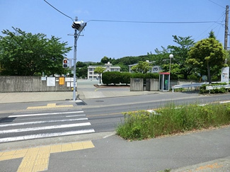 津久井小学校まで1400ｍ