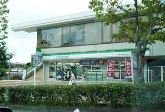 ファミリーマート 緑園都市駅東口店まで500ｍ