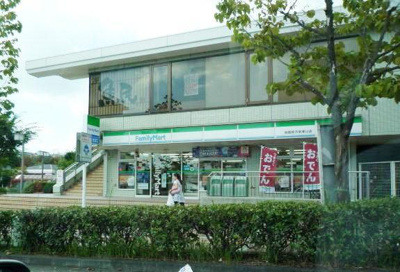 ファミリーマート 緑園都市駅東口店まで500ｍ