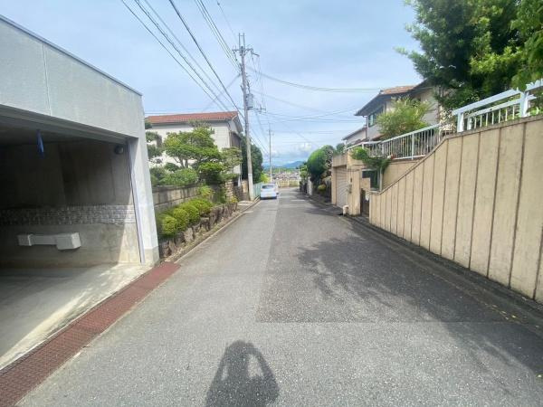 貴志川町長山　中古戸建の前面道路含む現地写真