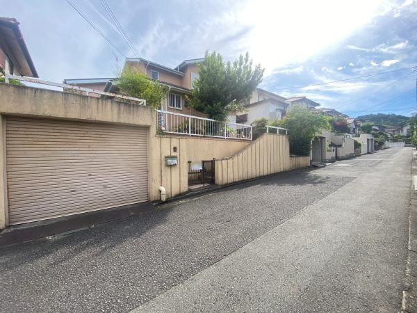 貴志川町長山　中古戸建の前面道路含む現地写真