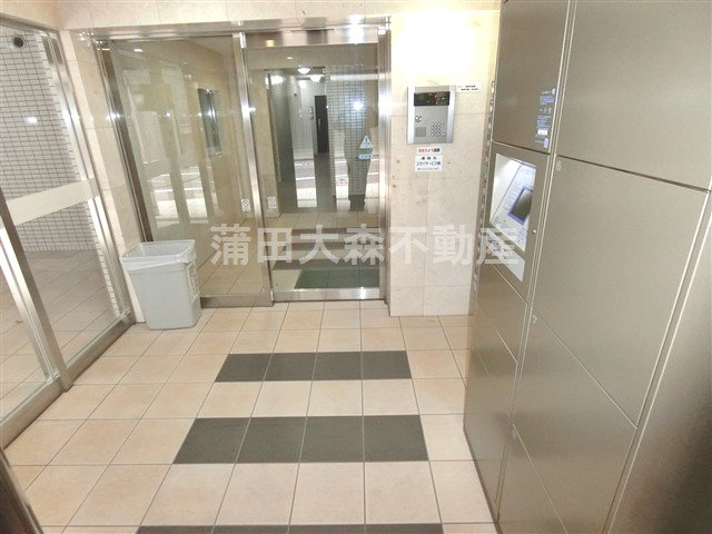スカイコート蒲田弐番館のエントランス