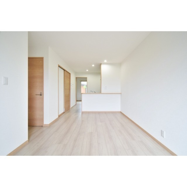 エスカレントみやき【10.000円キャッシュバック対象物件】の居間・リビング