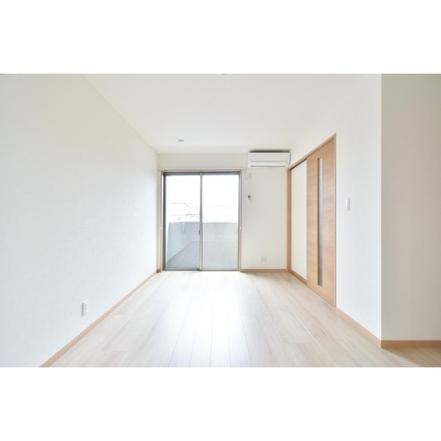 エスカレントみやき【10.000円キャッシュバック対象物件】の居間・リビング