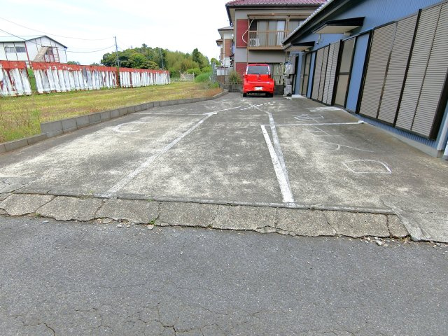 サンホーム法目の駐車場