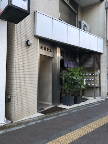 天龍ビルのエントランス