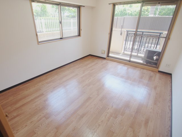 リベラーレ吉川の居間・リビング