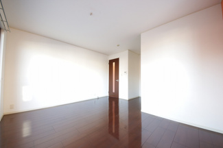 【洋室】 | The Residence | ※同タイプの別の部屋の写真です。