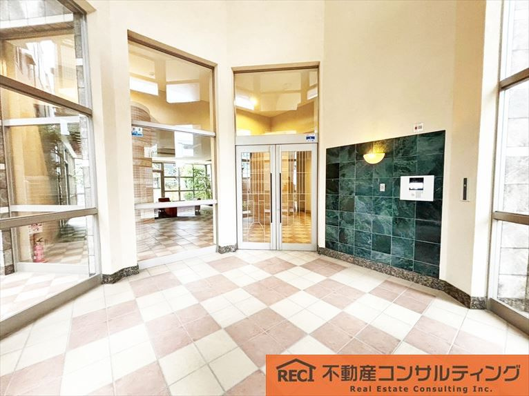 ワコーレ灘ハウイッシュのエントランス