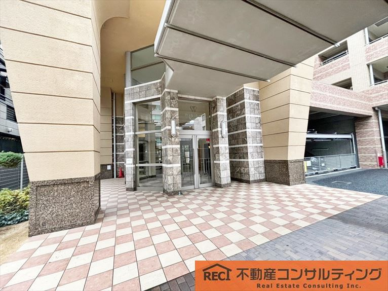 ワコーレ灘ハウイッシュのエントランス