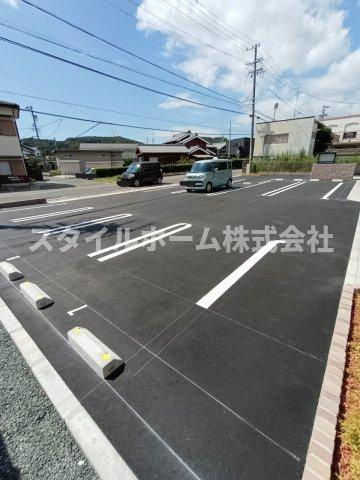キャトルプレイス８の駐車場