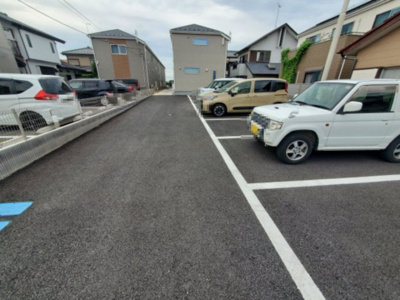 【駐車場】 | リーブルファイン西町2号棟 | 駐車場1台賃料に含みます。