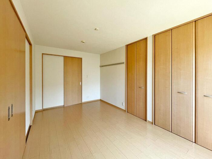 シャトルの洋室